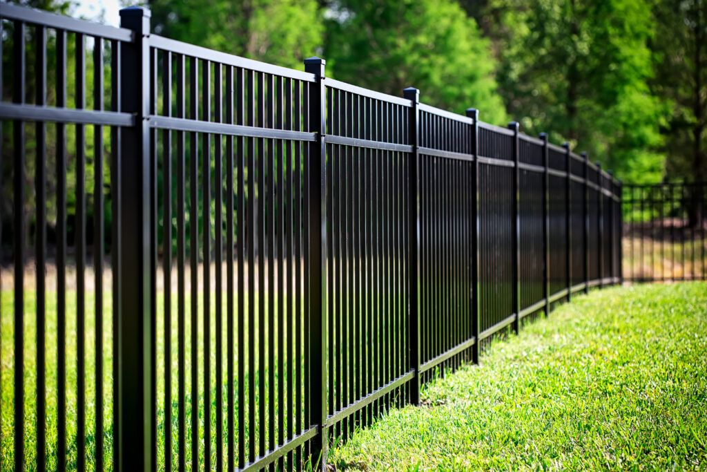 Advantages of Using Aluminum Fencing over Wood Fencing - BlogQR4.1